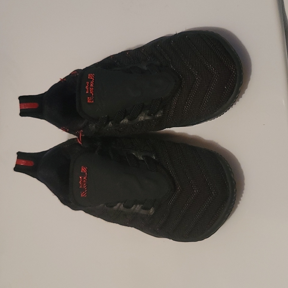 Toddler Nike Lebron XVI sneakers